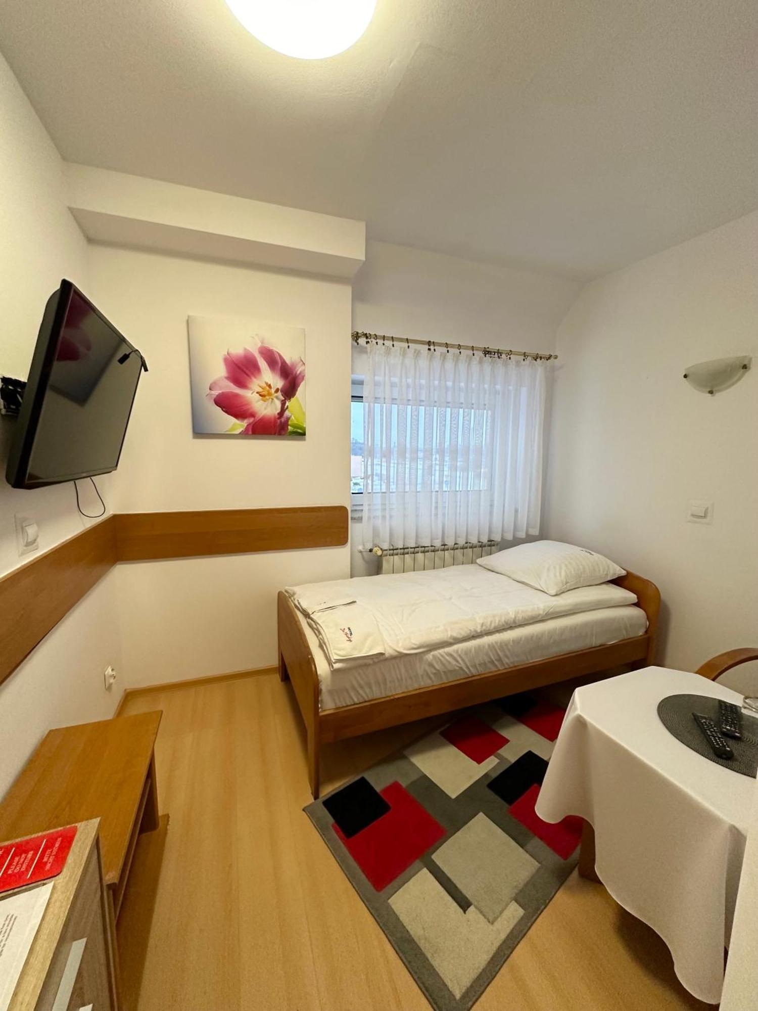Motel Za Miedza Bralin Экстерьер фото